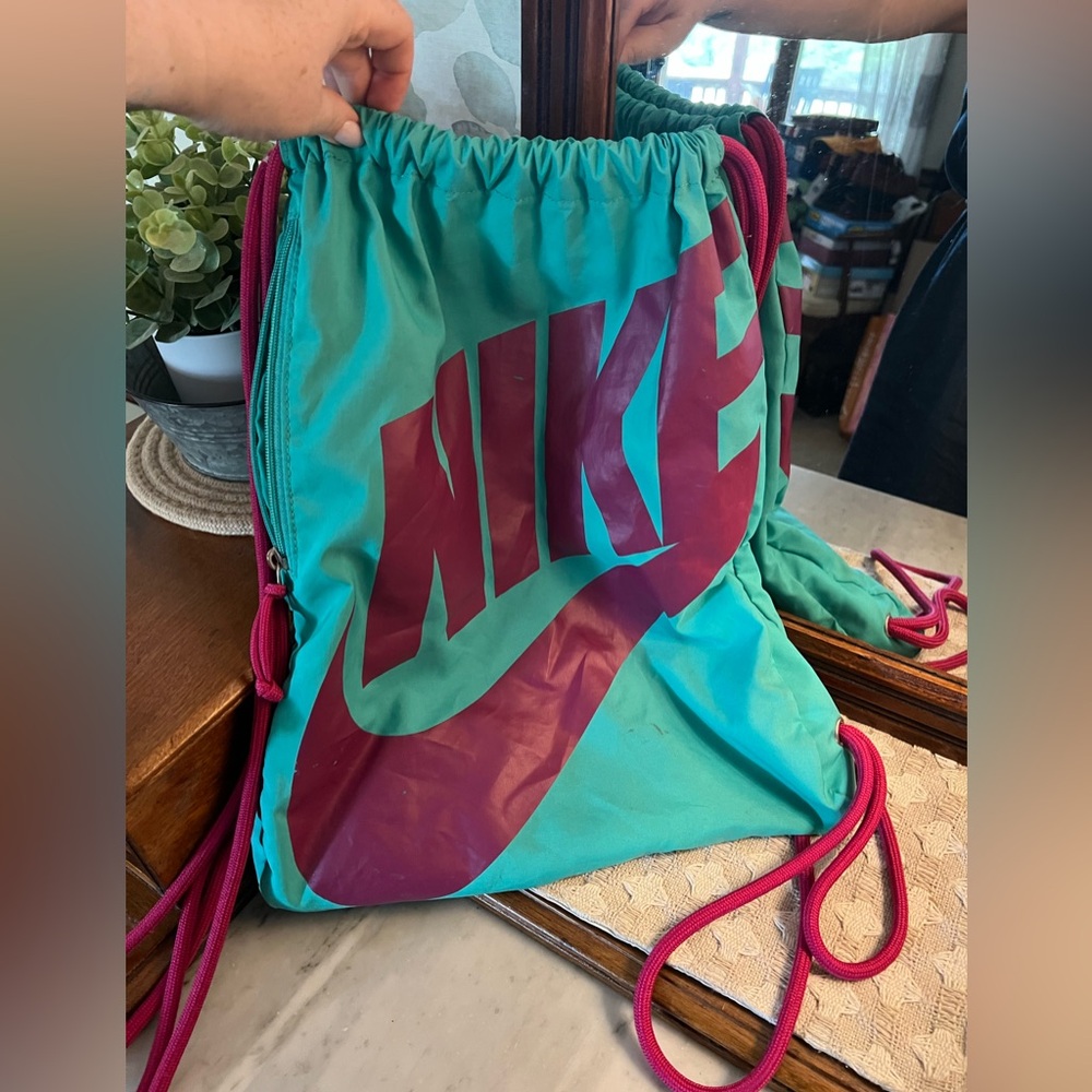 NIKE Classic Heritage Drawstring Gym Sack Athletic Bag Teal Pink‎ Side Zipper